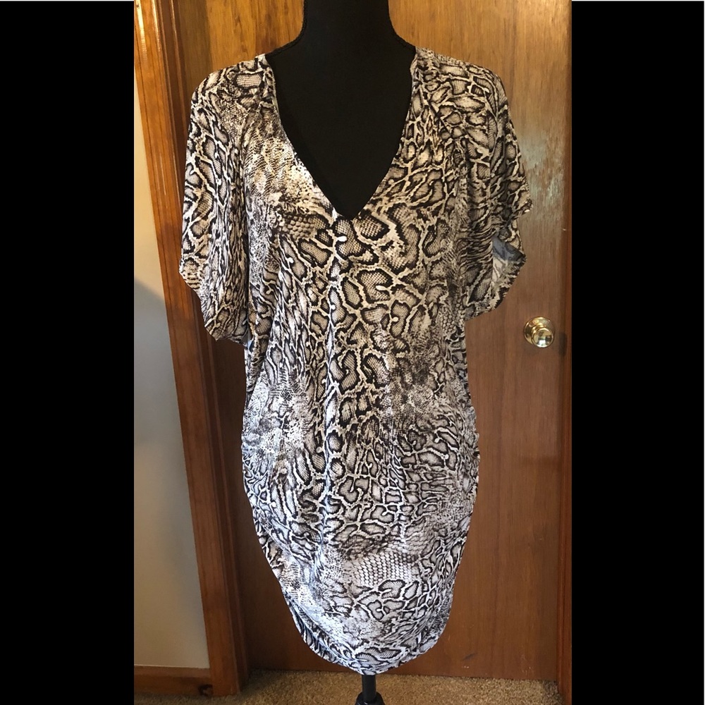 Carmen Marc Valvo Swimwear Coverup